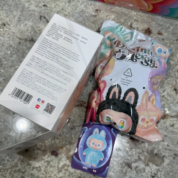 Pop Mart Big into Energy vinyl plush pendant - hope (blue) - Picture 7 of 8